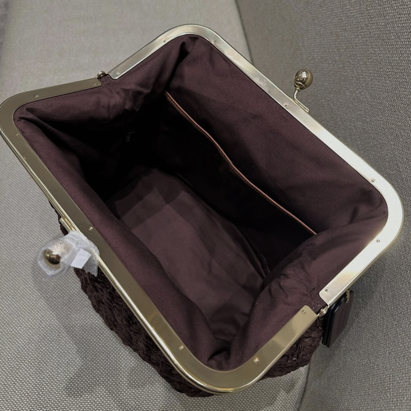 Hand-Woven Kisslock Frame Shou - Luxury Bag Collection recension och pris